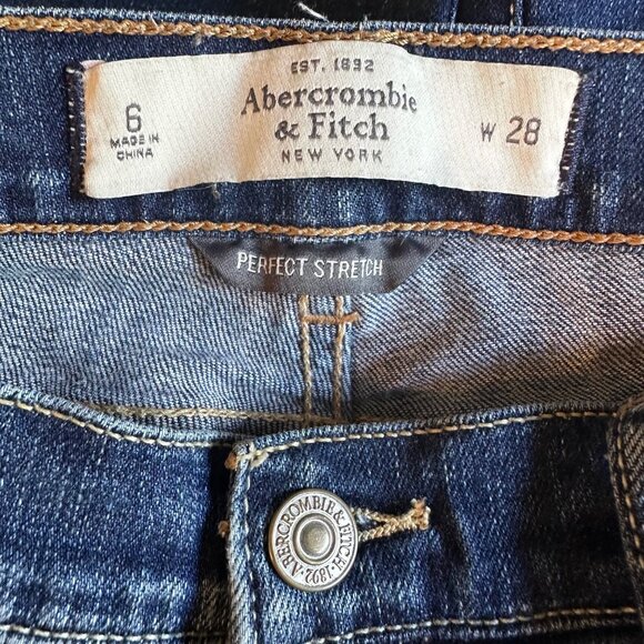 Abercrombie & Fitch Perfect Stretch, Low Rise Distressed Cropped Jeans Size 28 - Picture 9 of 12